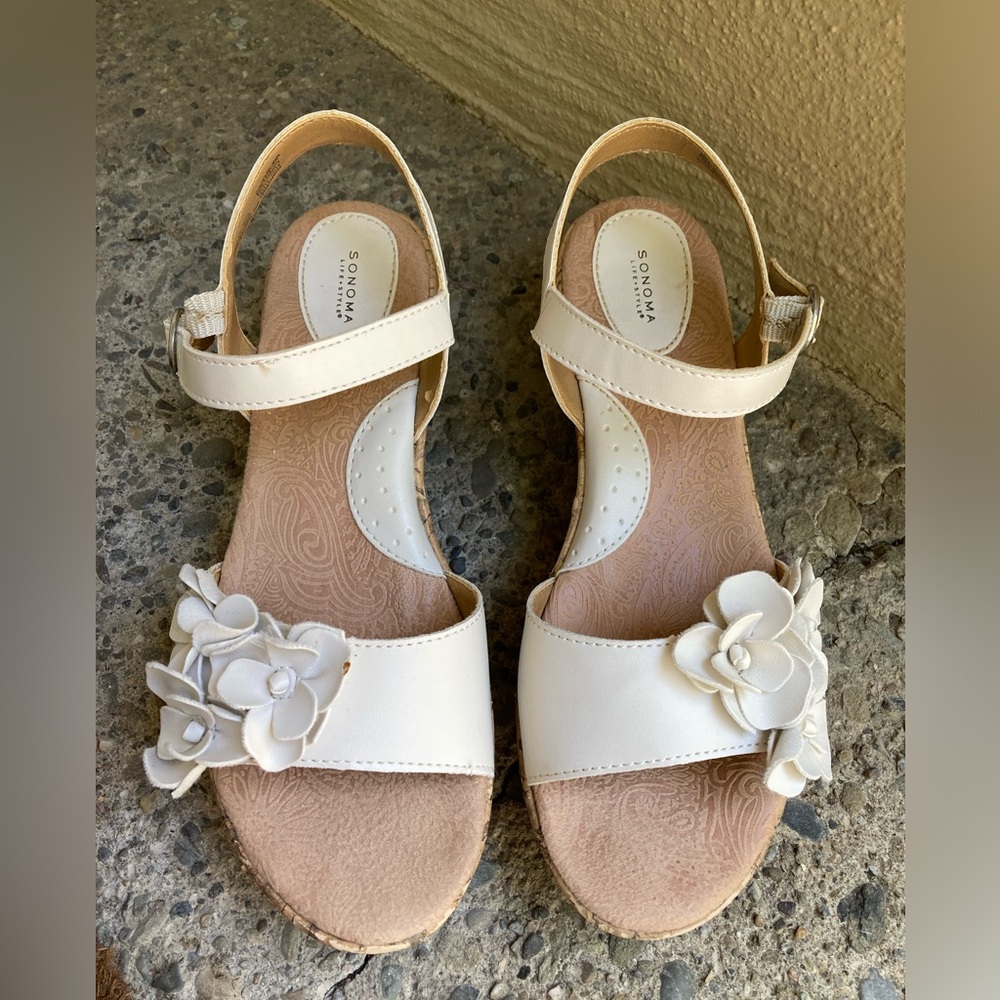 Sonoma Life + Style White flower ankle strap cork wedge sandals